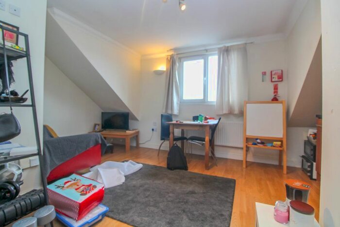 Studio To Rent In Salisbury Road, Cathays, Cardiff, CF24