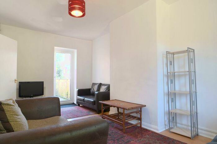 6 Bedroom Semi-Detached House To Rent In Colbourne Avenue, Brighton, BN2