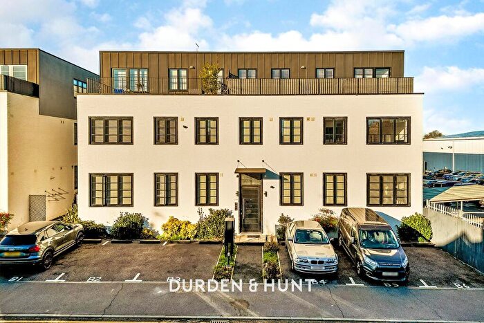 1 Bedroom Apartment For Sale In Maybank Road, South Woodford, E18