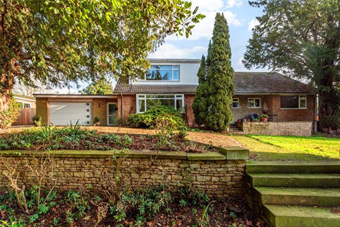 4 Bedroom Bungalow For Sale In The Bury, Pavenham, Bedfordshire, MK43