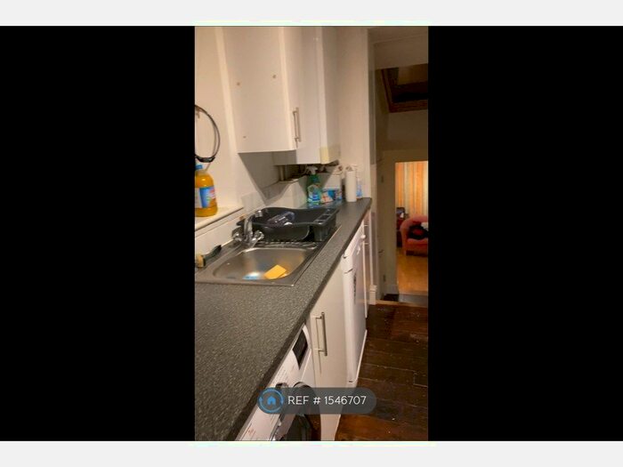 5 Bedroom Semi-Detached House To Rent In Priory Road, Southampton, SO17