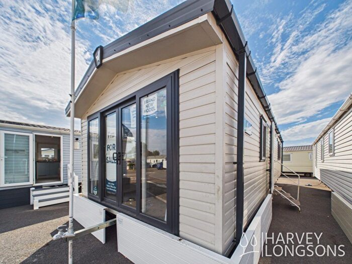 2 Bedroom Mobile/park Home For Sale In Carr Road, Felixstowe, IP11