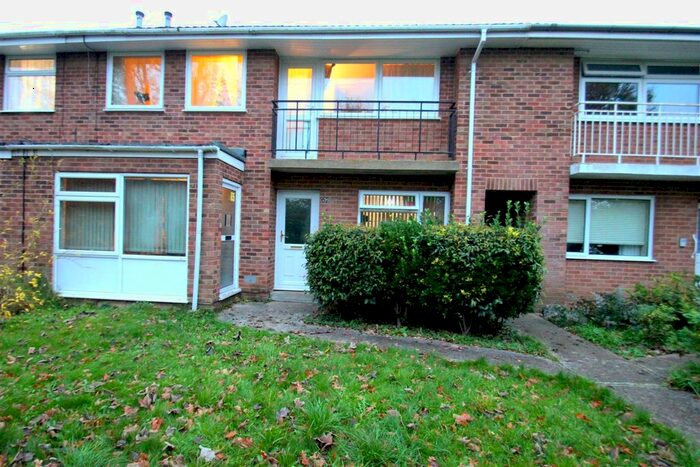 2 Bedroom Maisonette To Rent In Bedgebury Close, Vinters Park, Maidstone, Kent, ME14
