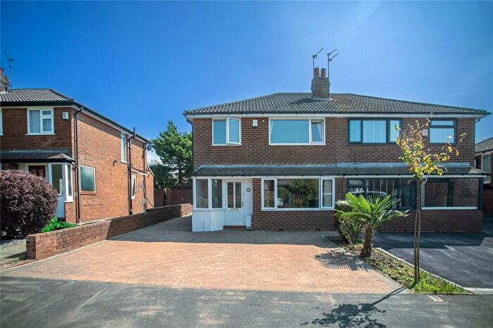 3 Bedroom Semi-Detached House For Sale In Greenvale, Bamford, Rochdale, OL11