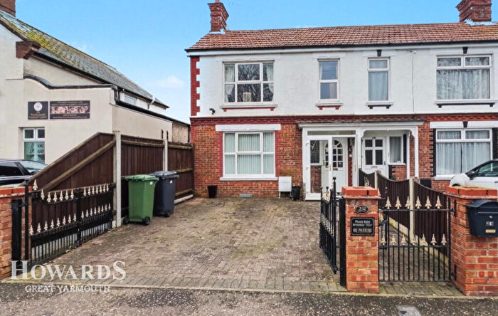 3 Bedroom End Of Terrace House For Sale In Beresford Road, Great Yarmouth, NR30