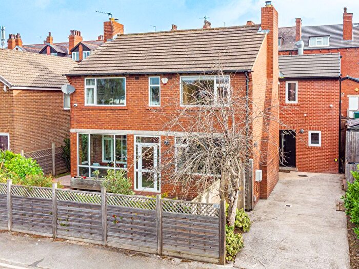 4 Bedroom Detached House For Sale In Devonshire Lane, Leeds, LS8