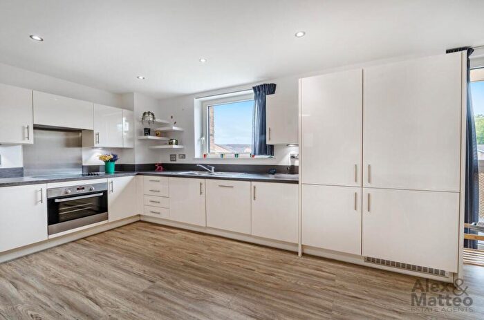 3 Bedroom Flat For Sale In Greenland Place, Yeoman Street, Surrey Quays, SE8