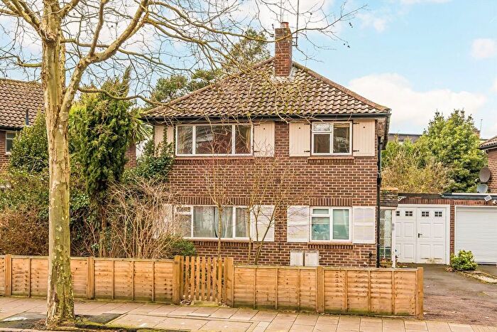 2 Bedroom Flat To Rent In Crown Road, St Margarets, Twickenham, TW1