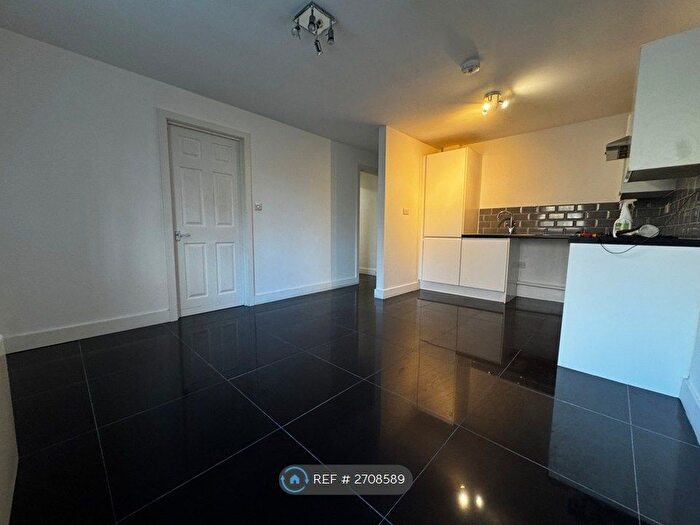 4 Bedroom Flat To Rent In Lake View, Southampton, SO16