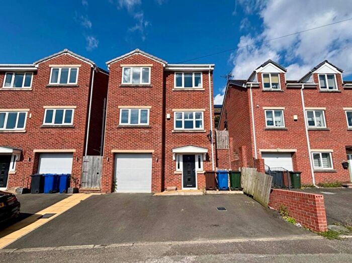 4 Bedroom Detached House For Sale In Worsbrough Road, Blacker Hill, Barnsley, S74