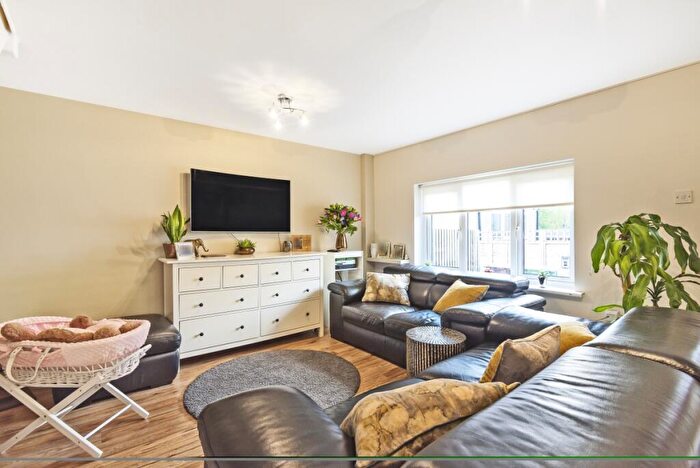 3 Bedroom House To Rent In Shipwright Road, Surrey Quays, London, SE16