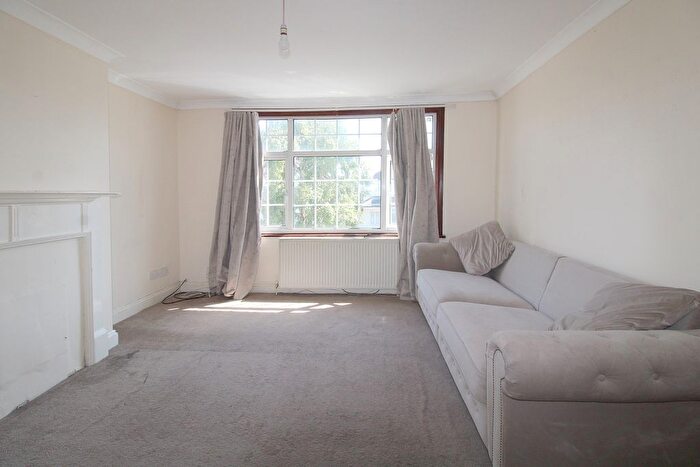 1 Bedroom Maisonette To Rent In Holmstall Avenue, Edgware, HA8