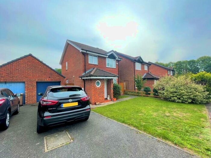 3 Bedroom Detached House To Rent In Robinswood, Bushmead, Luton, LU2