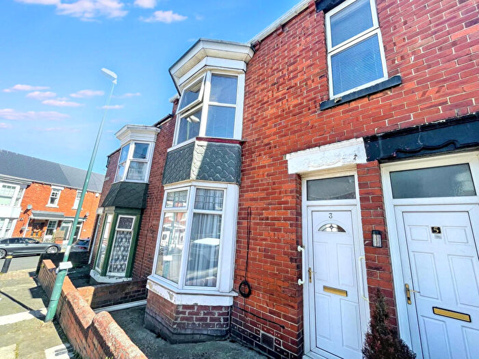 2 Bedroom Flat For Sale In Pembroke Terrace, West Park, South Shields, Tyne And Wear, NE33
