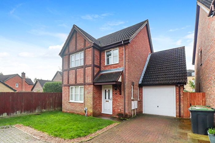 4 Bedroom Detached House For Sale In Peacock Walk, Abbots Langley, WD5