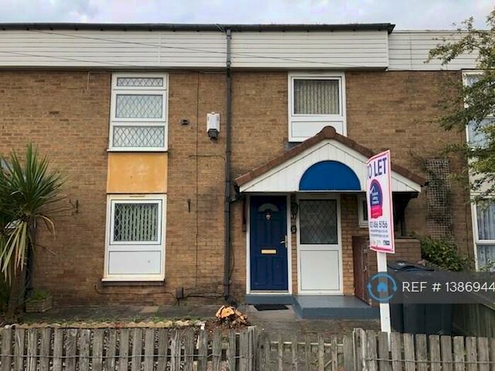 5 Bedroom Semi-Detached House To Rent In Rodney Close, Birmingham, B16