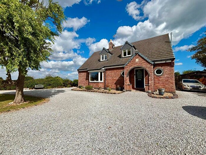 3 Bedroom House For Sale In Main Road, Rolston, Hornsea, HU18