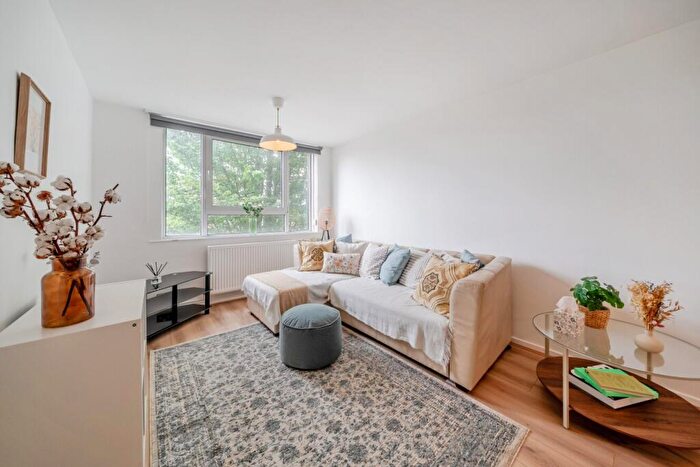 1 Bedroom Flat For Sale In Bolingbroke Grove, Battersea, London, SW11