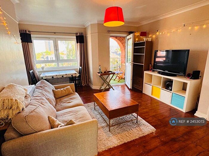 2 Bedroom Flat To Rent In Hampstead Heath, London, NW3