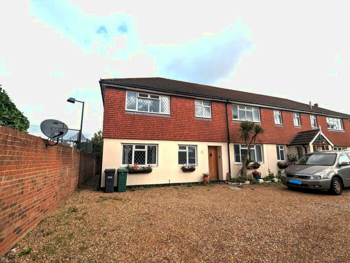 2 Bedroom Maisonette To Rent In Linkfield Lane, Redhill, RH1