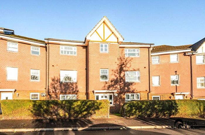 2 Bedroom Apartment For Sale In Parkland Mead, Bickley, Bromley, BR1