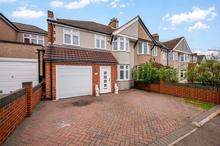 4 Bedroom Semi Detached House For Sale In Gloucester Avenue, Welling, DA16