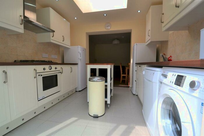 4 Bedroom Semi-Detached House To Rent In / Academic Year Newly Refurbished Double Bedroom House On Lodgehill Road, Selly Oak, Free Ultrafast M Broad, B29