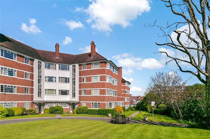 2 Bedroom Flat For Sale In Deanhill Court, Upper Richmond Road West, London, SW14