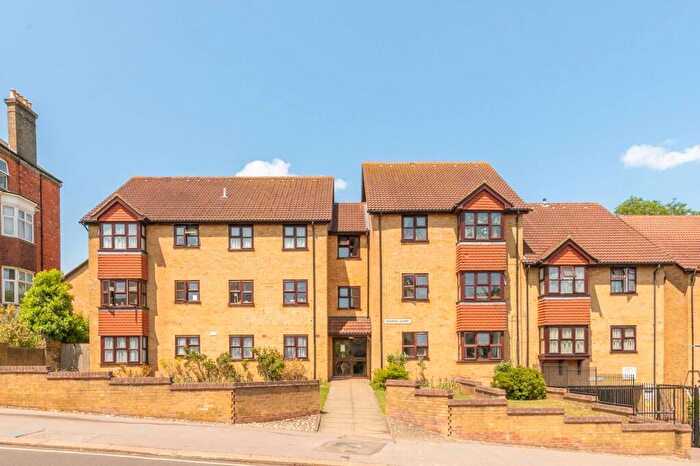 1 Bedroom Flat To Rent In Keepers Court, South Croydon, CR2