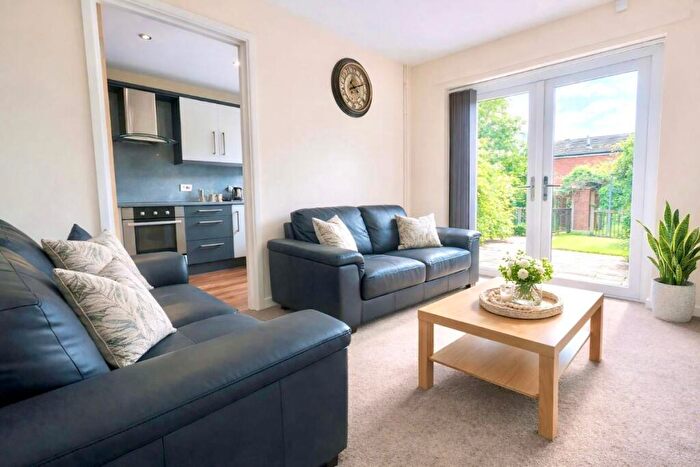 4 Bedroom Semi Detached House To Rent In Headford Gardens, S3