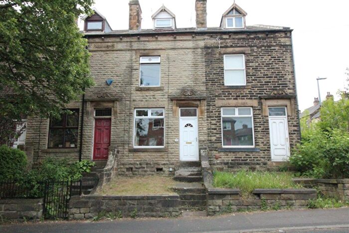 3 Bedroom Terraced House For Sale In Carlinghow Lane, Batley, WF17