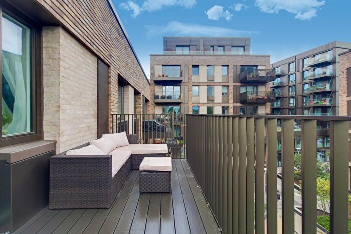 2 Bedroom Flat To Rent In Moulding Lane, Deptford, London, SE14