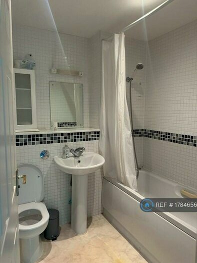 2 Bedroom Flat To Rent In Cranmer Court, Upminster, RM14