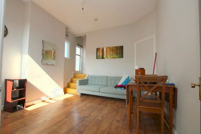 2 Bedroom Flat To Rent In Park Lodge, NW2