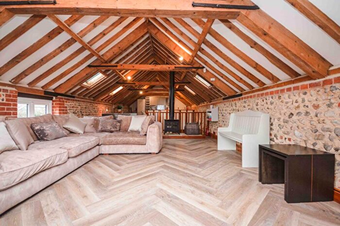 2 Bedroom Barn Conversion To Rent In Roughton, NR11