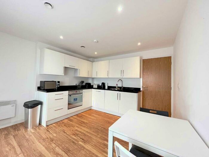 2 Bedroom Flat To Rent In Elmira Way, Salford Quays, Manchester, M5