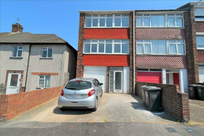 4 Bedroom House To Rent In Clarendon Gardens, Dartford, DA2