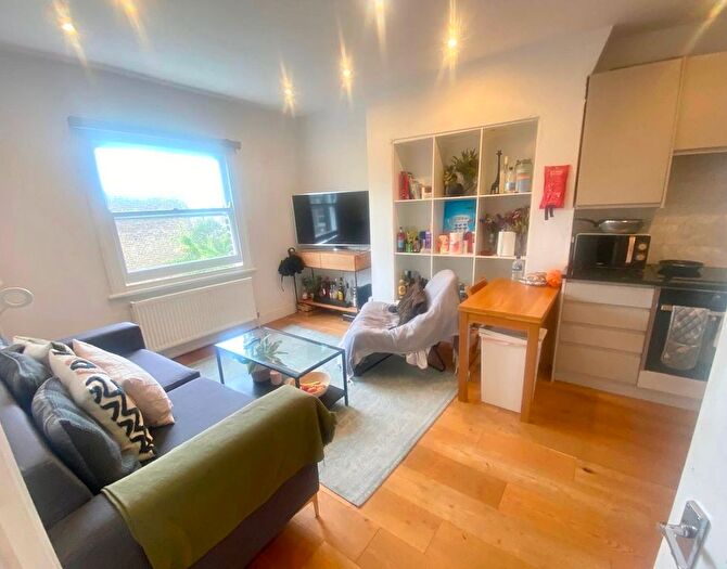 3 Bedroom Flat To Rent In Montpelier Grove, London, NW5
