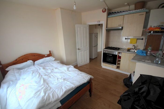 1 Bedroom Maisonette To Rent In Uxbridge Road, Uxbridge, UB10