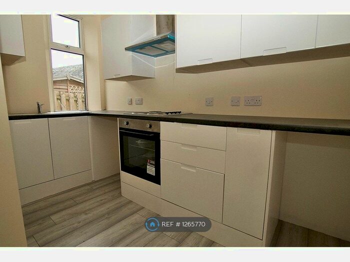 1 Bedroom Flat To Rent In Montgomerieston Street, Kilbirnie KA25