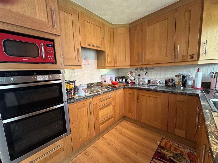 2 Bedroom Semi-detached Bungalow For Sale In Oxford Drive, Woodbridge, IP12