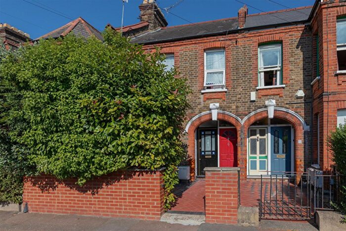 2 Bedroom Flat To Rent In Fleeming Road, Walthamstow, E17