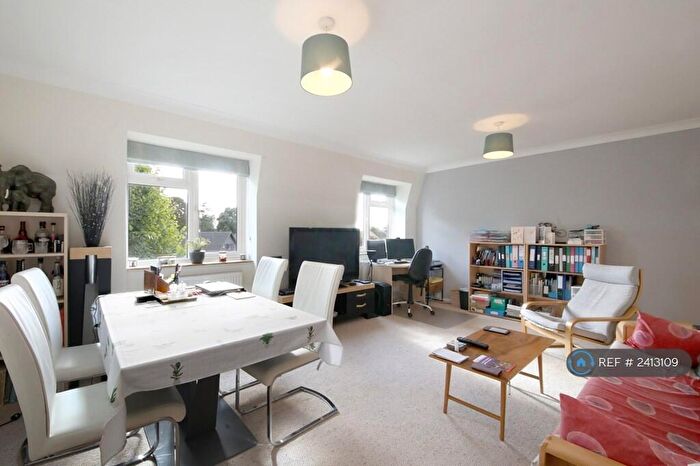 2 Bedroom Flat To Rent In The Fairway, Burnham, SL1