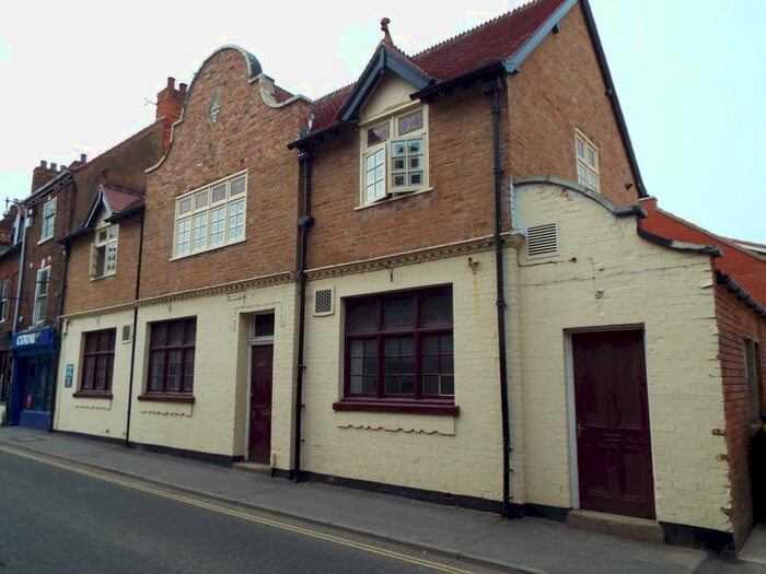 2 Bedroom Flat To Rent In Queen Street, Louth, LN11