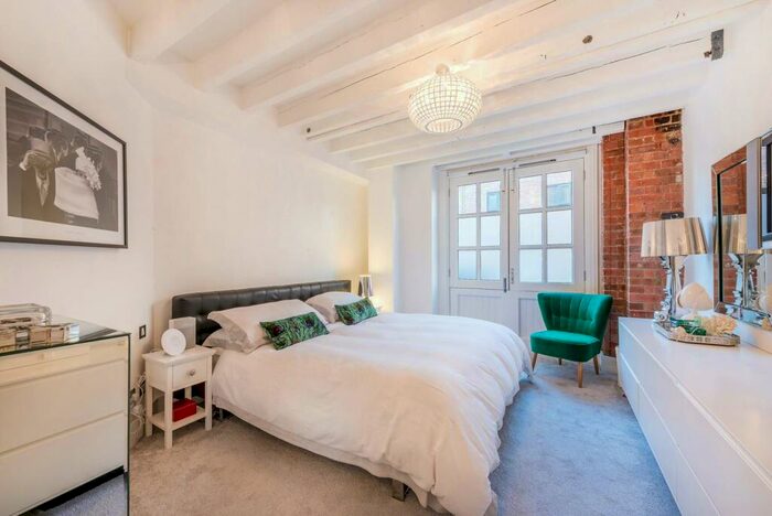 2 Bedroom Flat To Rent In Wapping Wall, Wapping, London, E1W