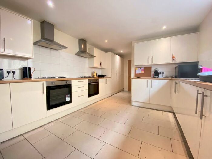 8 Bedroom Terraced House To Rent In Ruthin Gardens, Cathays, CF24