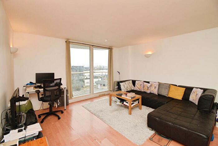 1 Bedroom Flat For Sale In Blackwall Way, London, E14