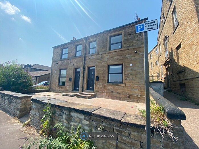 1 Bedroom Flat To Rent In Portland St, Huddersfield, HD1