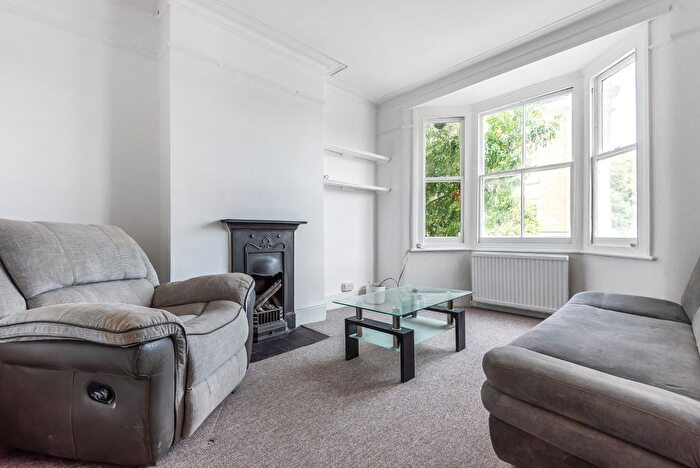 1 Bedroom Flat To Rent In Acuba Road, Earlsfield, London, SW18