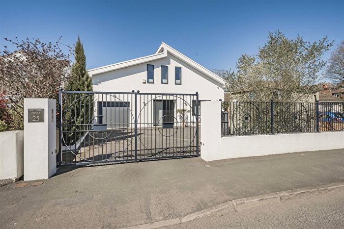 4 Bedroom Detached House For Sale In West Riding, Bricket Wood, St. Albans, AL2